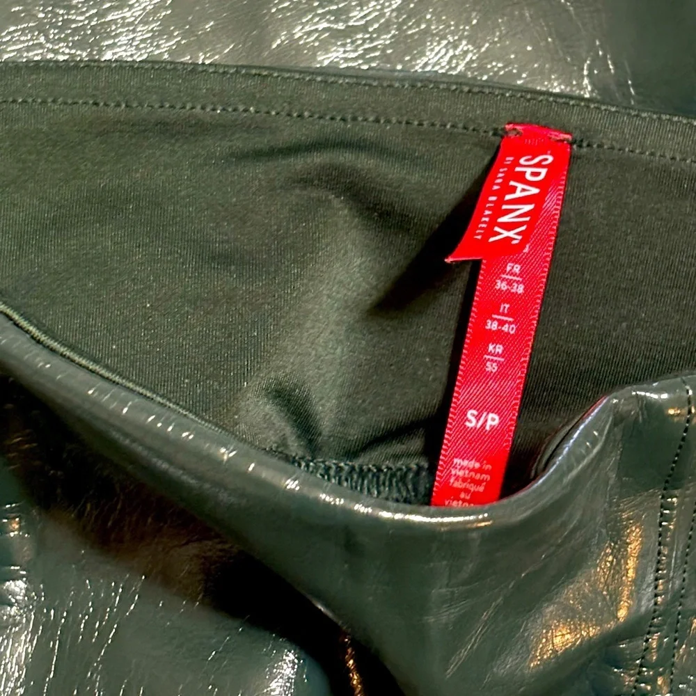 Spanx Faux Patent Leather Leggings in Green Sz. Small - Picture 6 of 9